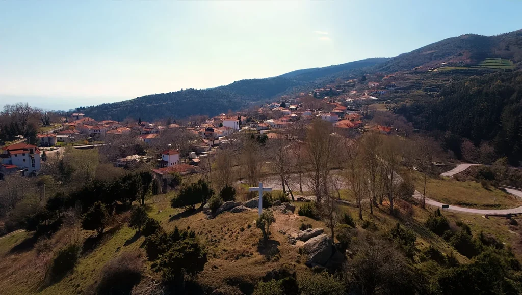 Πανοραμική θέα του χωριού Ανατολή Αγιάς στον Κίσσαβο.