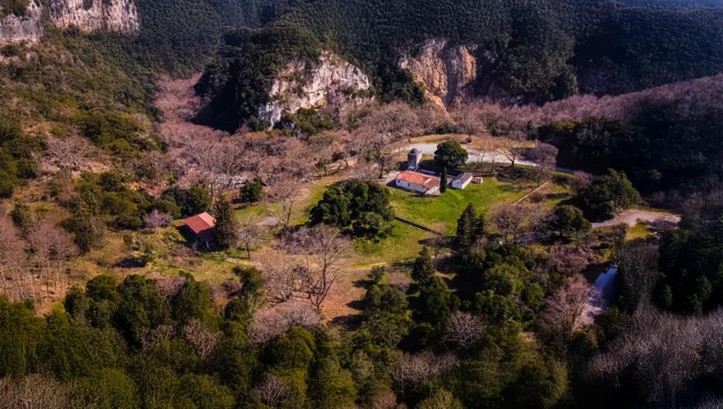 Η Ιερά Μονή Αγίων Αναργύρων στην Αγιά Λάρισας