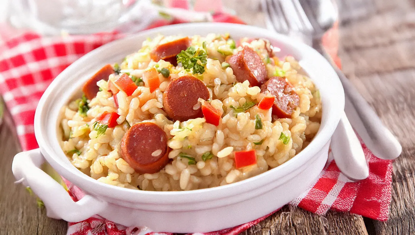 Πηλιορείτικο ριζότο με χωριάτικο λουκάνικο και πιπεριές