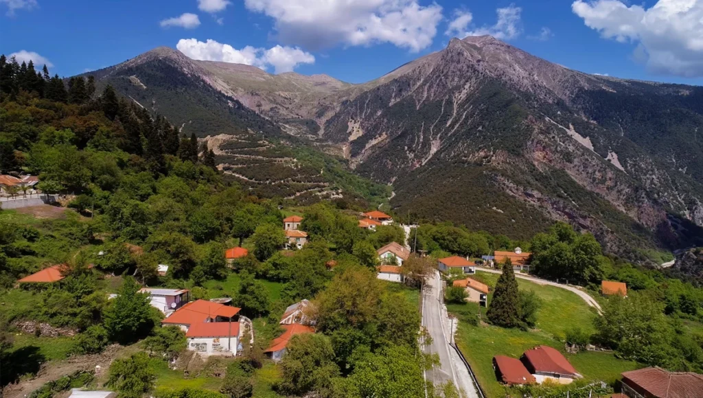 Λεοντίτο Αργιθέας Καρδίτσα ορεινό χωριό Πίνδος από drone