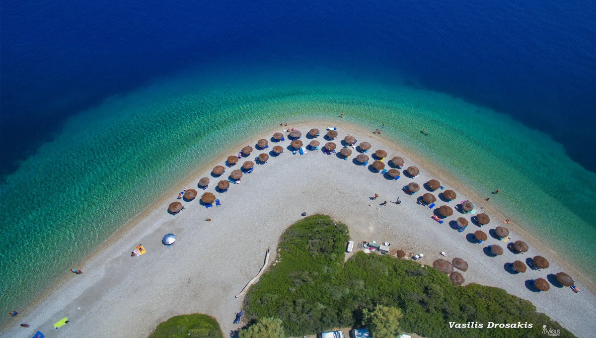 &Epsilon;&nu;&alpha;έ&rho;&iota;&alpha; &phi;&omega;&tau;&omicron;&gamma;&rho;&alpha;&phi;ί&alpha; &tau;&eta;&sigmaf; &pi;&alpha;&rho;&alpha;&lambda;ί&alpha;&sigmaf; Ά&gamma;&iota;&omicron;&sigmaf; &Delta;&eta;&mu;ή&tau;&rho;&iota;&omicron;&sigmaf; &mu;&epsilon; &tau;&omicron; &chi;&alpha;&rho;&alpha;&kappa;&tau;&eta;&rho;&iota;&sigma;&tau;&iota;&kappa;ό &sigma;&chi;ή&mu;&alpha; &pi;&epsilon;&tau;ά&lambda;&omicron;&upsilon; &kappa;&alpha;&iota; &tau;&alpha; &tau;&iota;&rho;&kappa;&omicron;&upsilon;ά&zeta; &nu;&epsilon;&rho;ά