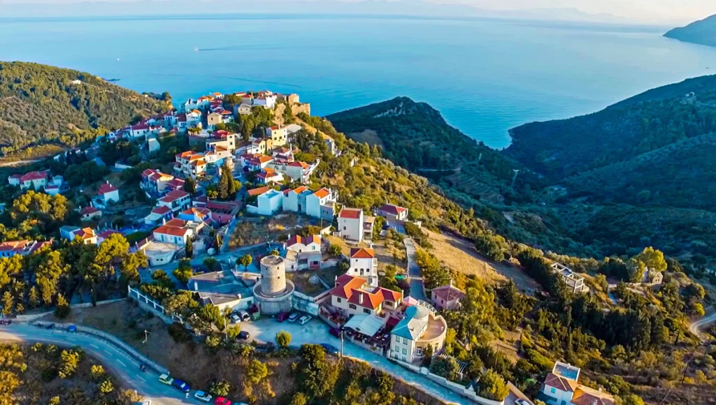 Ά&pi;&omicron;&psi;&eta; &tau;&eta;&sigmaf; &Pi;&alpha;&lambda;&iota;ά&sigmaf; &Alpha;&lambda;&omicron;&nu;&nu;ή&sigma;&omicron;&upsilon; &tau;&omicron; &eta;&lambda;&iota;&omicron;&beta;&alpha;&sigma;ί&lambda;&epsilon;&mu;&alpha;, &mu;&epsilon; &tau;&alpha; &sigma;&pi;ί&tau;&iota;&alpha; &nu;&alpha; &phi;&omega;&tau;ί&zeta;&omicron;&nu;&tau;&alpha;&iota; &alpha;&pi;ό &tau;&omicron; &chi;&rho;&upsilon;&sigma;&alpha;&phi;ί &phi;&omega;&sigmaf;.