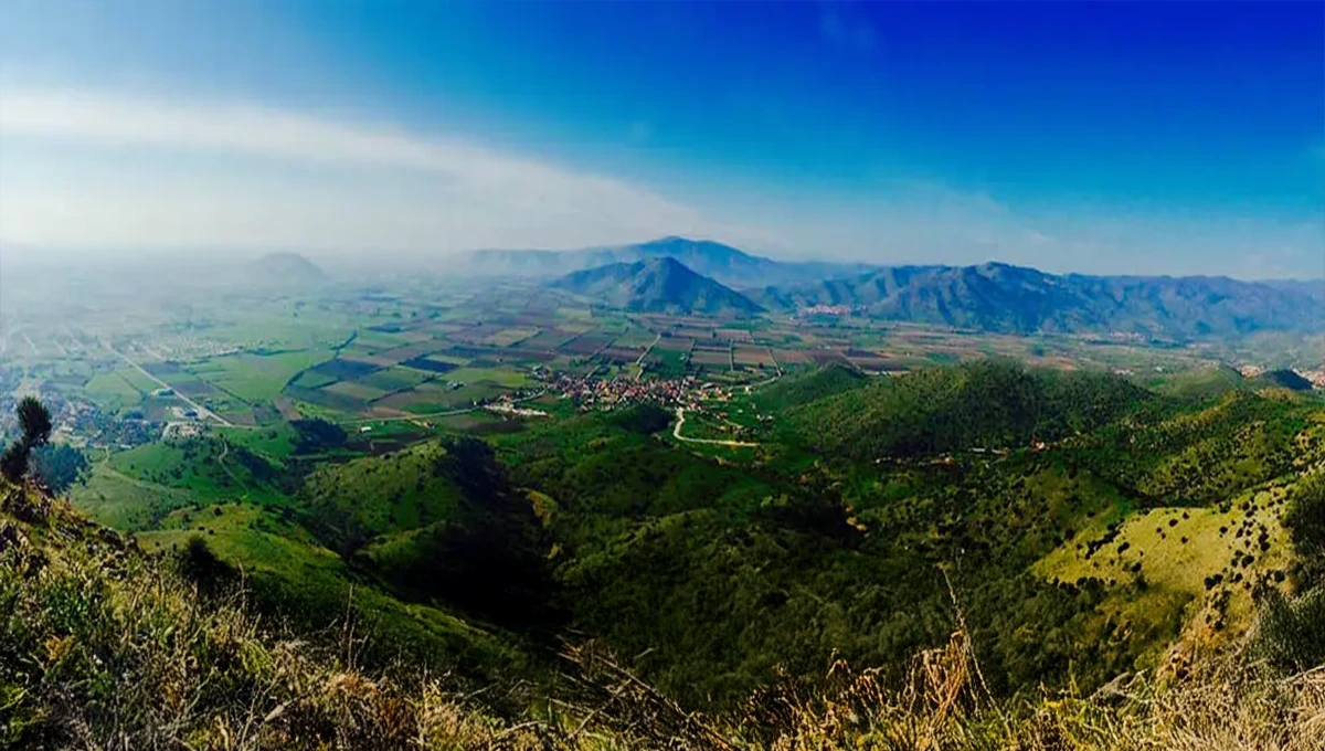 Η κωμόπολη Φαρκαδόνα, έδρα του δήμου