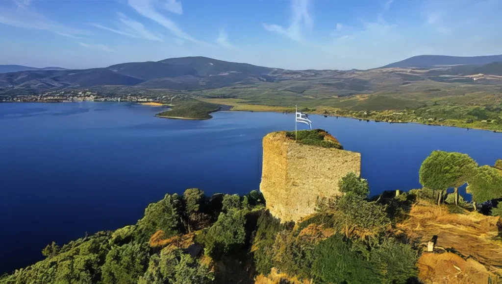 Μεσαιωνικό κάστρο ή πύργος στον Πτελεό, Δήμος Αλμυρού, με θέα στον κόλπο