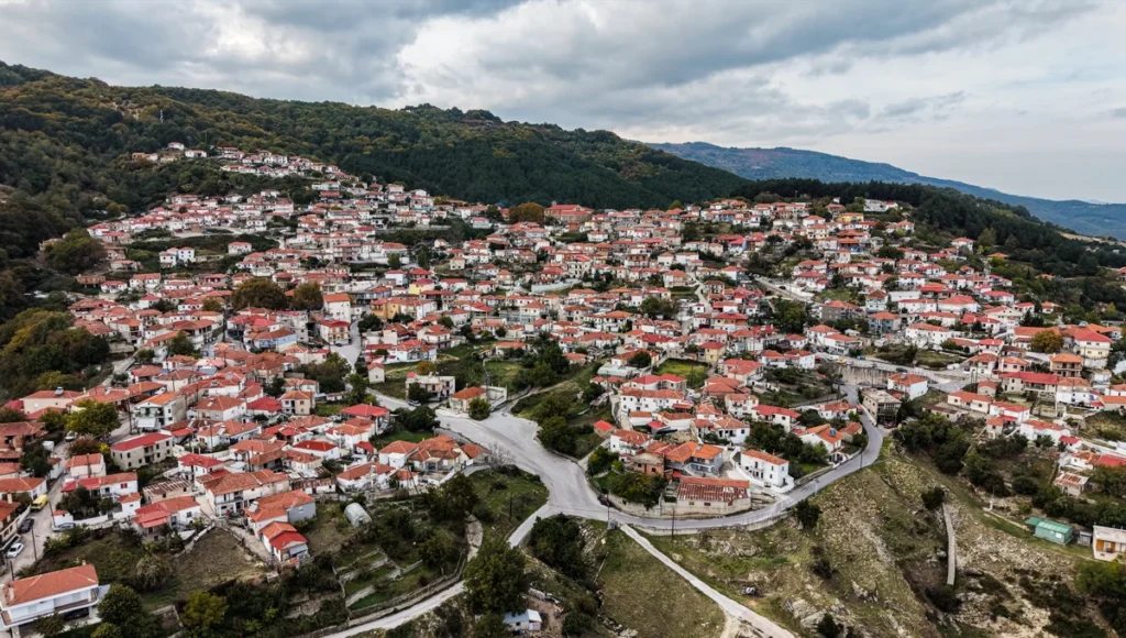 Ορεινό χωριό Βερδικούσια, Δήμος Ελασσόνας, καταπράσινο τοπίο