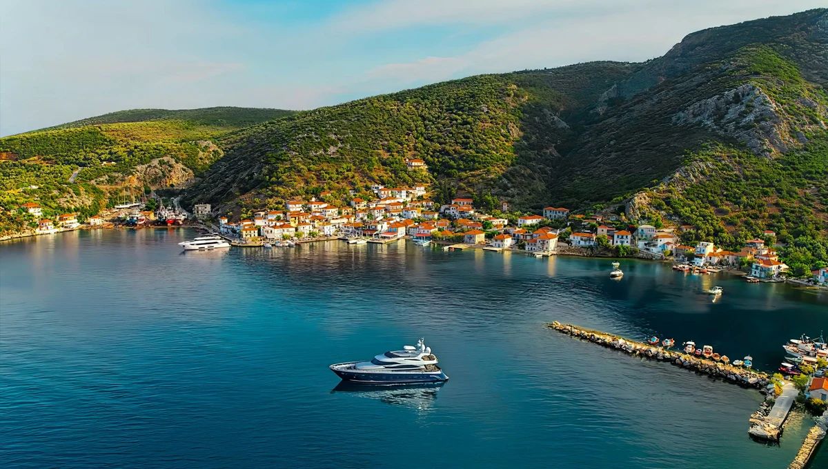 Το ψαροχώρι Αγία Κυριακή στο Τρίκερι, νοτιότερο άκρο του Νοτίου Πηλίου