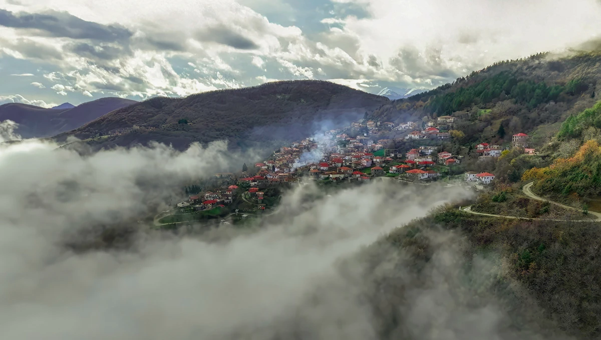 Θέα από τον Μεσενικόλα Καρδίτσας προς τη Λίμνη Πλαστήρα