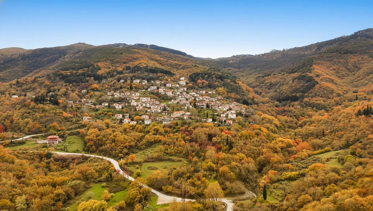 Το παραδοσιακό χωριό Μοσχάτο, ιδανικό για στάση και τοπικές γεύσεις