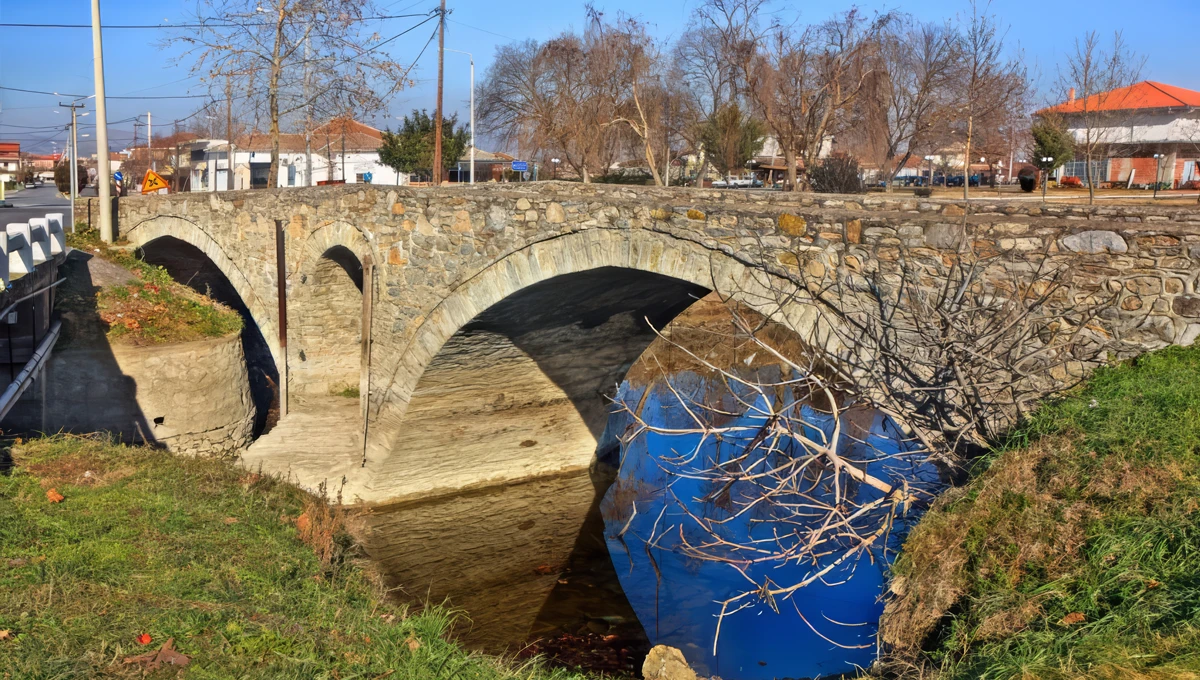 Το ιστορικό πέτρινο γεφύρι στην Ιτέα Παλαμά, αξιοθέατο Θεσσαλίας