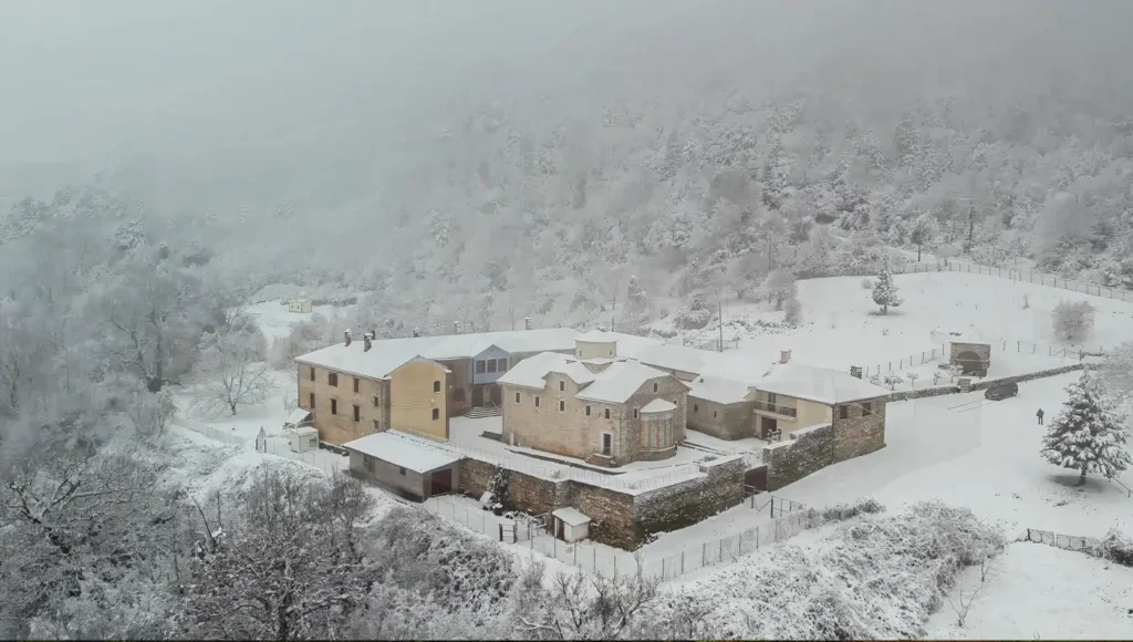 Μονή Κανάλων Όλυμπος χιονισμένο τοπίο Καρυά Ελασσόνα