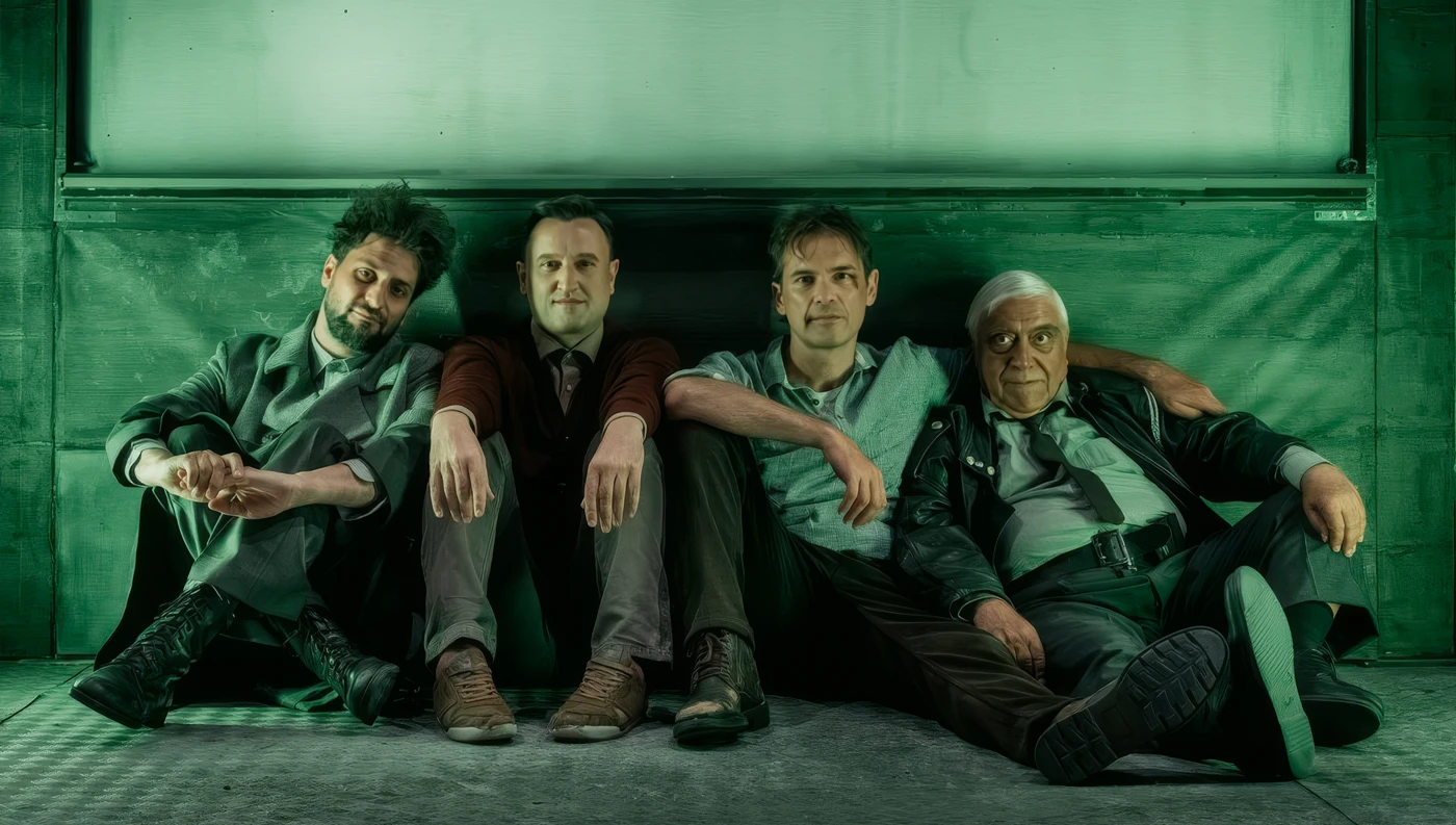 Η αφίσα της παράστασης Ο Πουπουλένιος με τους Δημήτρη Πιατά, Αργύρη Αγγέλου και Νίκο Πουρσανίδη