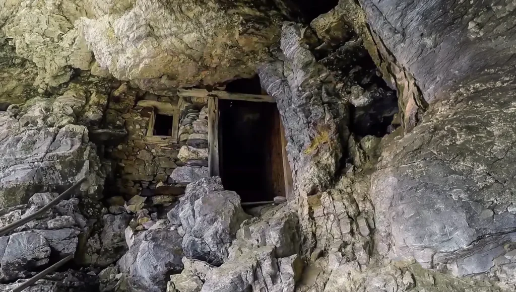 Κρυφό Σχολειό Τσαγκαράδα Πήλιο Παναγία Μεγαλομάτα σπηλιά