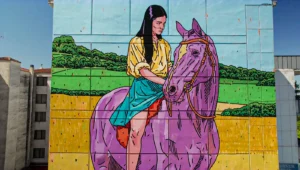 Εντυπωσιακό πολύχρωμο graffiti (mural) σε τοίχο της Λάρισας, δείγμα της πλούσιας τέχνης του δρόμου της πόλης.