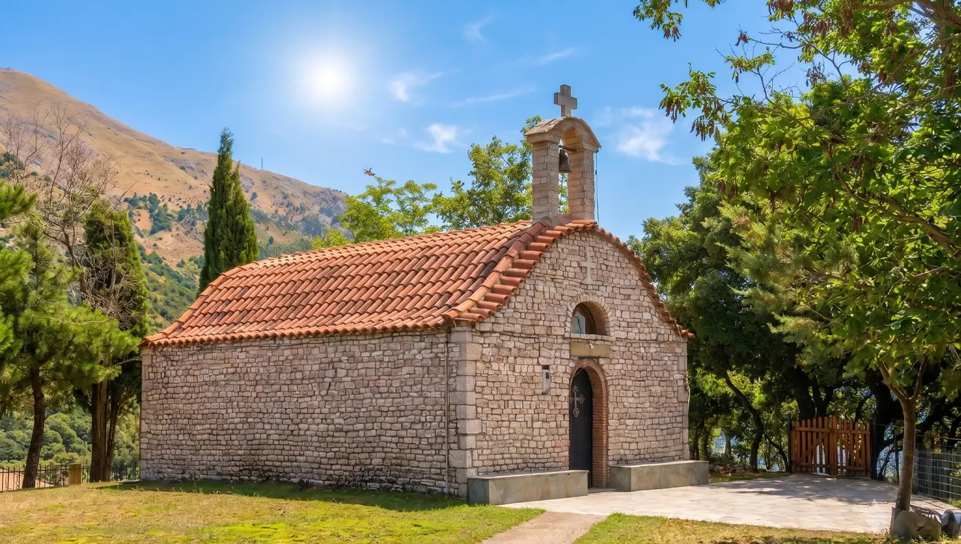 &Tau;&omicron; &pi;&epsilon;&tau;&rho;ό&chi;&tau;&iota;&sigma;&tau;&omicron; &xi;&omega;&kappa;&lambda;ή&sigma;&iota; &tau;&omicron;&upsilon; &Pi;&rho;&omicron;&phi;ή&tau;&eta; &Eta;&lambda;ί&alpha; &sigma;&tau;&alpha; &Beta;&rho;&alpha;&gamma;&kappa;&iota;&alpha;&nu;ά &Kappa;&alpha;&rho;&delta;ί&tau;&sigma;&alpha;&sigmaf;, &chi;&tau;&iota;&sigma;&mu;έ&nu;&omicron; &sigma;&tau;&eta;&nu; &kappa;&omicron;&rho;&upsilon;&phi;ή &tau;&omicron;&upsilon; &beta;&omicron;&upsilon;&nu;&omicron;ύ.