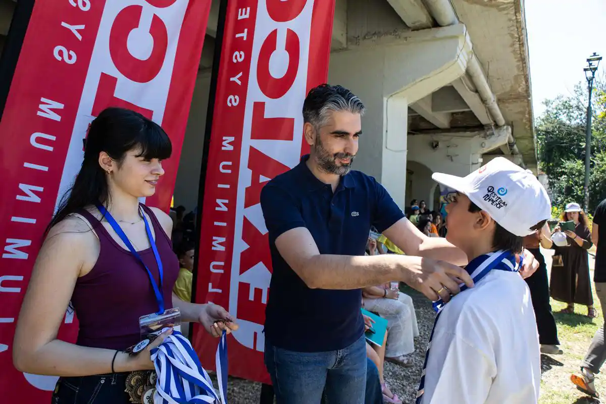 Τιμητική βράβευση στη λήξη του Φεστιβάλ Πηνειού